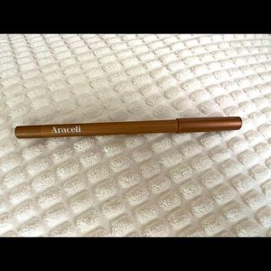 Araceli Gel Pencil Eyeliner